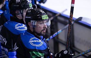 Александр Жидких: У нас команда звезд с неба не хватает, но за счет самоотдачи, выполнения тренерского задания и надежной игры вратарей мы побеждаем.